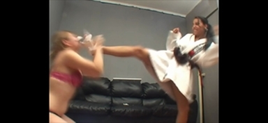 Karateka Nara Lemos: Barefoot Face Slapping in a Wild Catfight