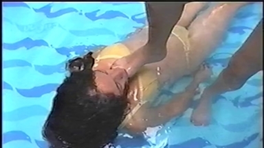 Who Stays on Top? Nanda and Maria's Water Wrestling Play