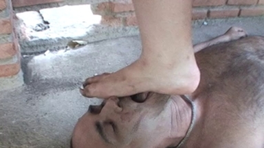 Dirty Feet for Sub Roberto: Lick Her Soles Until They Shine