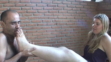 Dirty Feet for Sub Roberto: Lick Her Soles Until They Shine