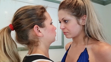 Hand Fight 4: Patricia Campos vs Paulinha, Who Is Stronger?