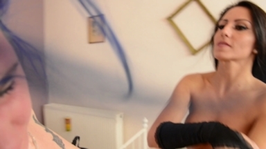 MILF Sophia Stark vs Amanda Blue: Mega Face Slapping