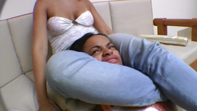 Locked in Denim: Ana Giant's Scissor Hold on Vaninha
