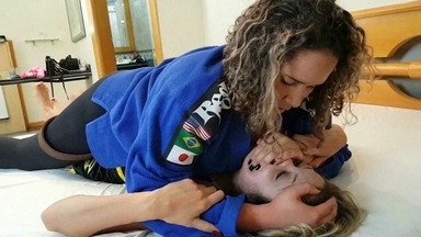 Fabiane vs Patricinha: Wrestling and Hand Domination Championship