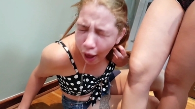 Top Model Mirella Gati: Deep Feet for the Cleaning Lady
