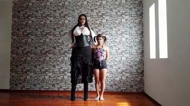 2-Meter Amazon Cintya's Giant Hands: Hand Domination of Kiki