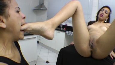 Giant vs Mini: Ana Claudia's Giantess Domination of Mini Mi