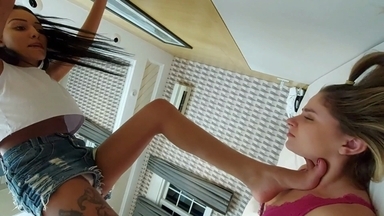 Top Model Feet: Slim Domina Teaches Her Blonde Slave Respect