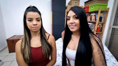 Power Legs Scissor Fight: The Black-Haired Dominatrix Squeezes Hard