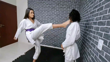 Karate Queen Amanda Fabri vs Nataly: Power Footwork With Model Feet