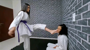 Karate Queen Amanda Fabri vs Nataly: Power Footwork With Model Feet