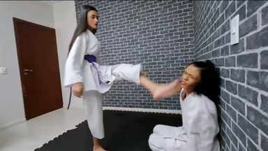 Karate Queen Amanda Fabri vs Nataly: Power Footwork With Model Feet